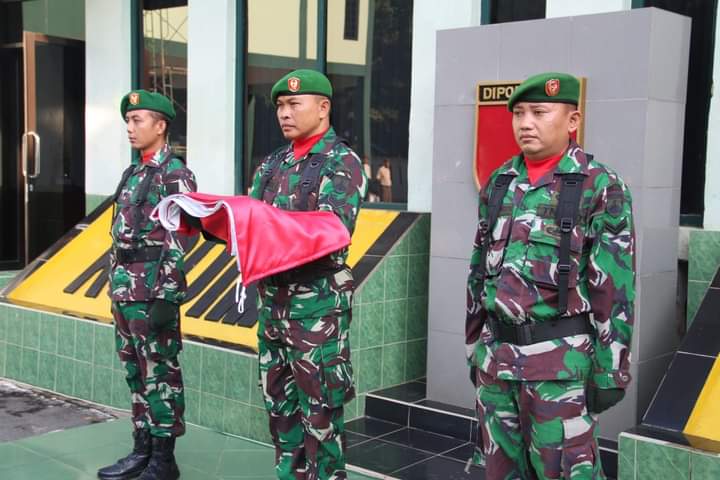 Kodim 0718/Pati menggelar upacara bendera di halaman makodim Pati