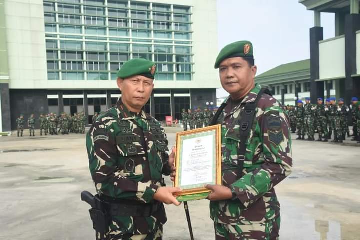 ANGGOTA UNIT INTEL KODIM 0313/KPR TERIMA PENGHARGAAN DARI DANREM 031/WIRA BIMA.