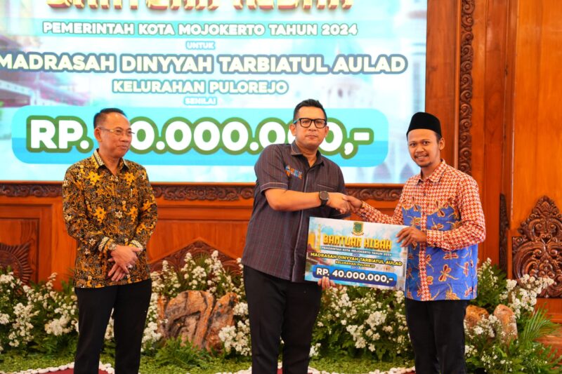 pemkot Mojokerto Kucurkan Dana Hibah Rp 9,65 M, Pj Wali Kota: Semua untuk Rakyat, Jangan Mau Dipotong-potong