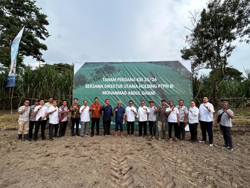 Kunjungan Kerja dan Tanam Perdana
Dirut Holding PTPN III (Persero) ke PTPN I Regional 4