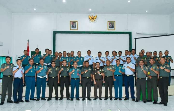 Penyuluhan Hukum Kepada Prajurit TNI di Makorem 161/Wira Sakti.