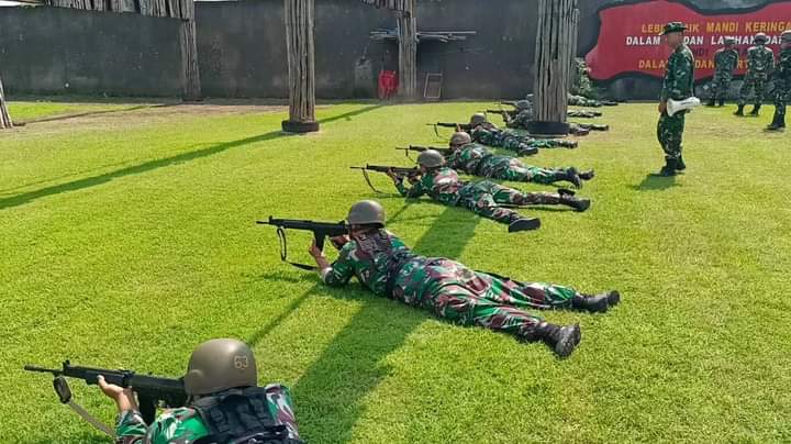 Prajurit Yonmarhanlan V Laksanakan Menembak LPD TW I