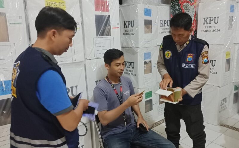 Polres Pamekasan Beri Layanan Kesehatan Gratis Bagi Petugas KPPS