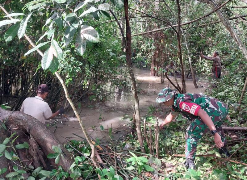 Koramil Kelua Kembali Laksanakan Karya Bakti Pembersihan Sungai