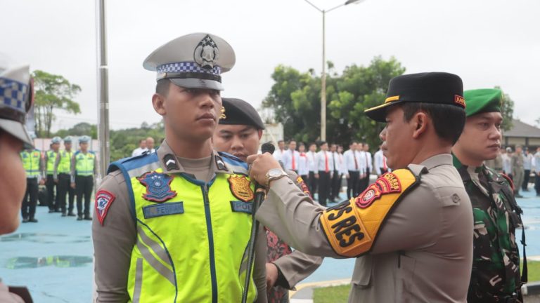 Kapolres Sekadau Pimpin Apel Gelar Pasukan Operasi Keselamatan Kapuas 2024