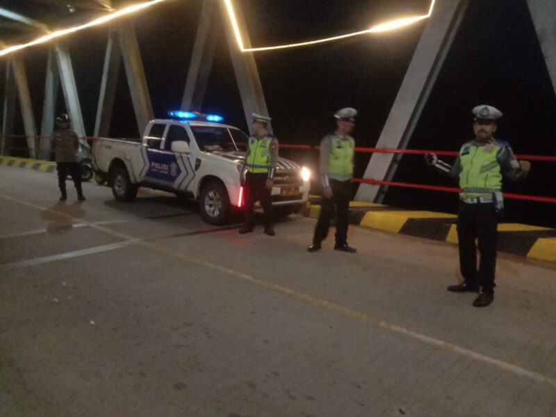 Satuan Lalu Lintas Polres Landak lakukan Patroli Bersama
Untuk Tindak Tegas Perang Sarung