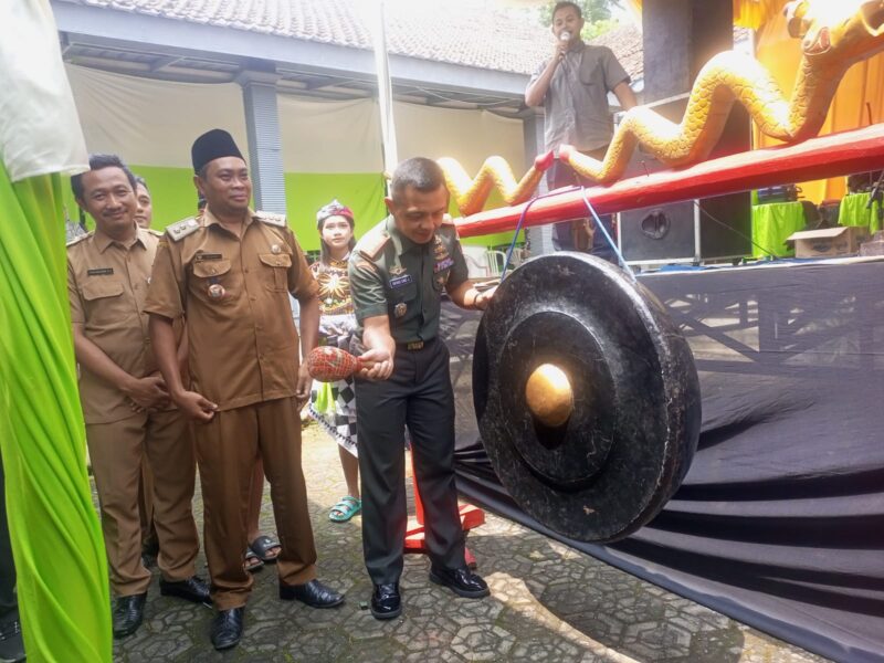 Peresmian Program jalan tembus desa pang klu ngan
. Dusun carang Wulung. Melalui program .TMMD.