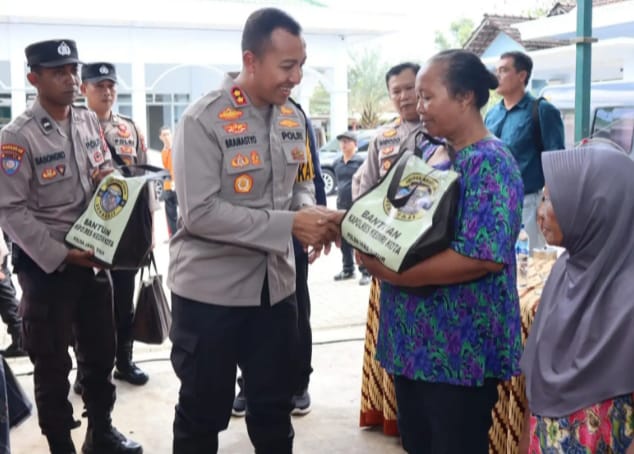 Kapolres Kediri Kota AKBP Bramastyo Priaji, S.H., S.I.K., M.Si., memperkenalkan diri dan mengucapkan terimakasih kepada masyarakat