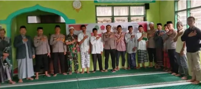 Jumat Curhat, Wakapolres Polres Maros Respon Keluhan warga Mengenai Pengurusan SIM dan Adanya Hama Monyet Di Camba