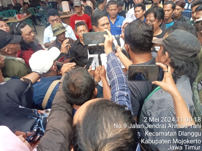 Masyarakat di Desa kedung lengkong
Warga Kedung Lengkong Desak Keterbukaan Pemerintahan Desa Dlanggu