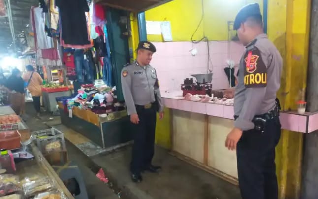 Kabid Humas Polda Jabar : Polisi Patroli ke Pasar Subuh Cegah Kecurangan Penimbunan Bahan Pokok