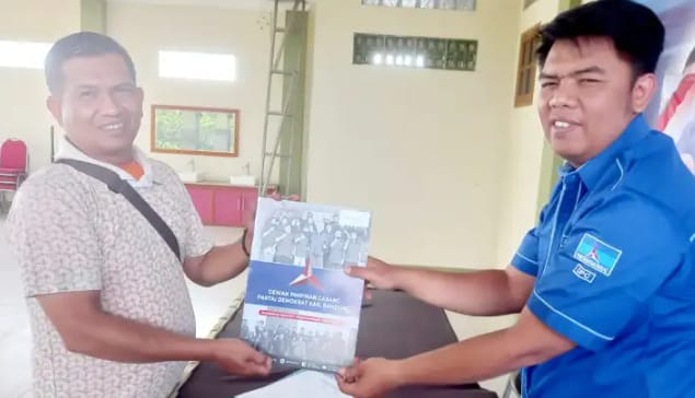 Asep Dadi Mantan Kades Panyocokan Ciwidey Ikut Andil Pendaftaran Calon Bupati dan Wakil Bupati Di DPC Partai Demokrat Kabupaten Bandung