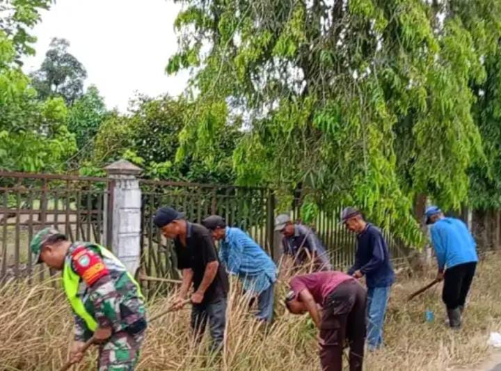 Guna Menumbuhkan Semangat Gotong-Royong Dan Kepedulian Masyarakat Terhadap Kebersihan lingkungan Sekitarnya