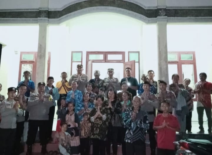 Polres Sarolangun Turunkan Personil bersama Polsek Pelawan Singkut guna melakukan Pengamanan Hari Raya Tri Suci Waisak