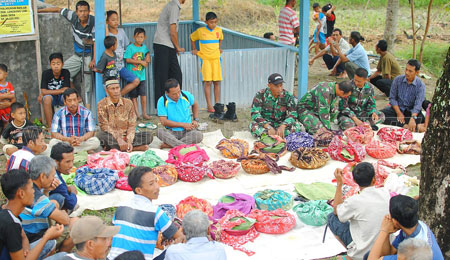 masyarakat-di-desa-kedung-lengkong-warga-kedung-lengkong-desak-keterbukaan-pemerintahan-desa-dlanggu