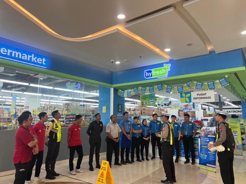 Operasi Patuh Semeru 2024, Polres Bondowoso Sosialisasi di Pusat Perbelanjaan