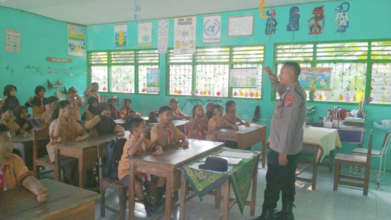 Stop Bullying Bhabinkamtibmas Polsek Jetis Gelar Sosialisasi Kepada Pelajar SD