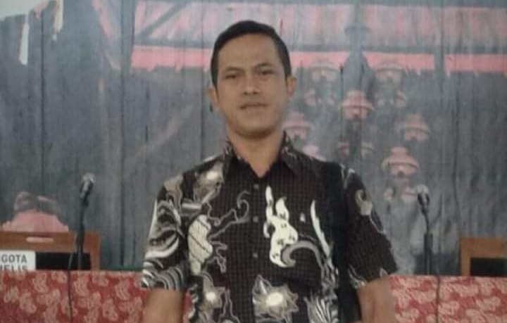 Di konfirmasi awak media terkait dana B.K kades Temon Engan bicara Adah apakah Di balik ini