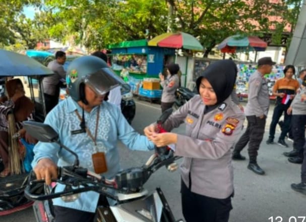 Polres Gorontalo Hadiri Launching Gerakan Pembagian 10 Juta Bendera Merah Putih,Rangkaian Hari Kemerdekaan Ke-79 Tahun 2024.