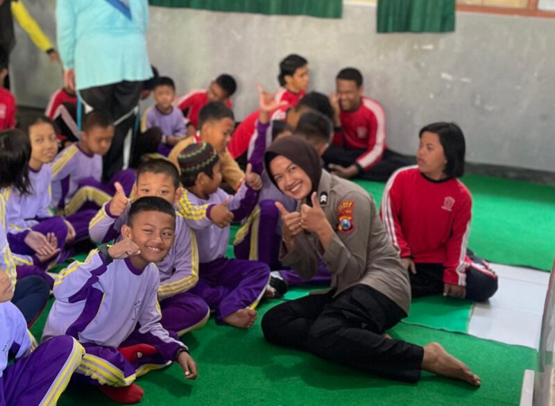 Polres Jember Berbagi Kebahagiaan Bersama Penyandang Disabilitas di SDLB