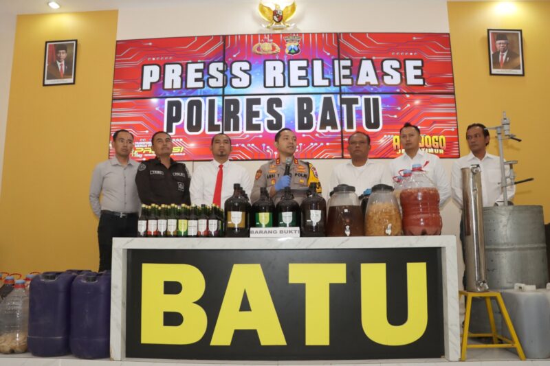 Polres Batu Ungkap Home Industri Minuman Beralkohol Diduga Ilegal
