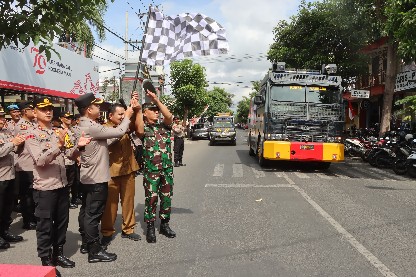 Polres Tulungagung Salurkan Bantuan 100 Tangki Air Bersih ke 19 Dusun di 6 Kecamatan