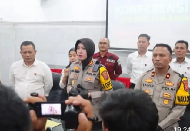 Gagalkan Aksi Tawuran Polisi di Sukabumi Amankan 12 Pemuda dan Puluhan Senjata Tajam
