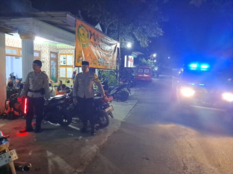 Polisi Bersama Tim SAR Berhasil Temukan Korban yang Menceburkan Diri di Sungai Brantas