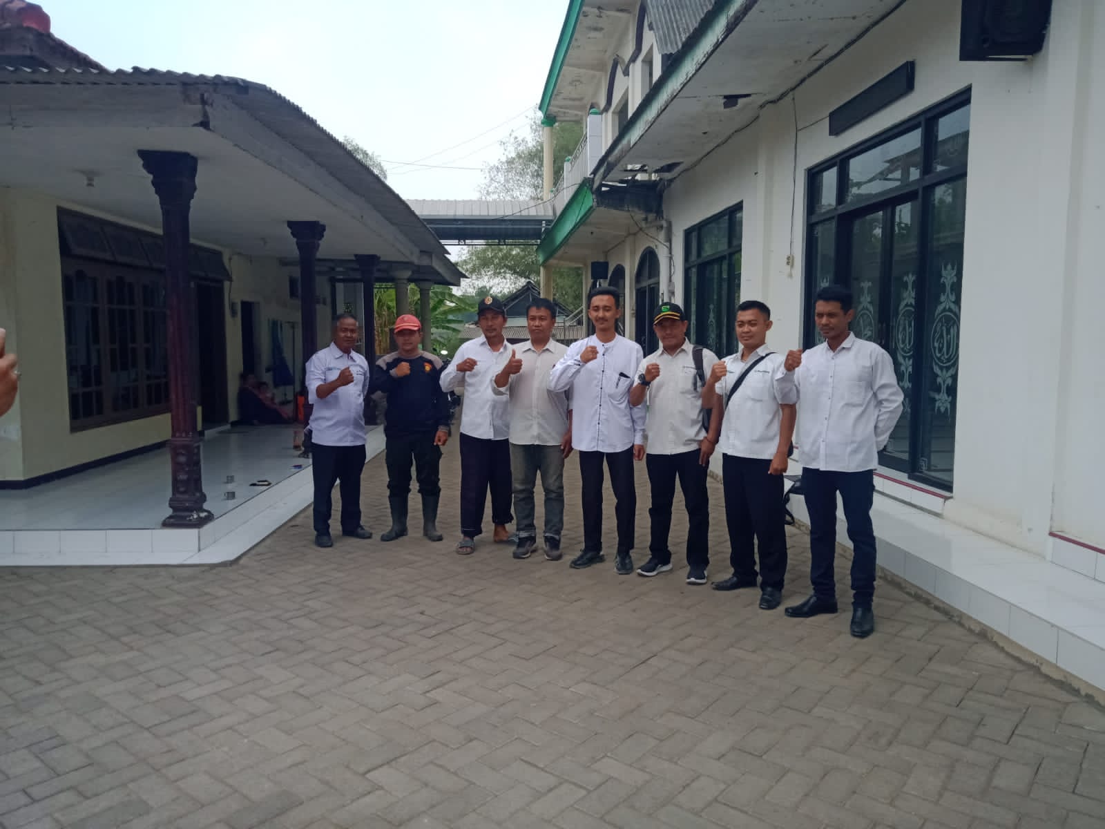 PT Perhutani Rehab Masjit DsBaureno Kec Jatirejo. Kepedulian PT Perhutani melalui Adm /Kph kab Pasuruan t