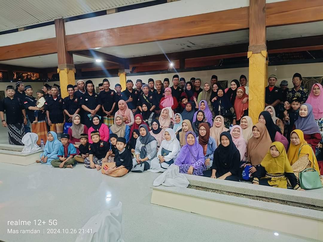 Ziarah Rutin ke Makam Syekh Djumadil Qubro di Trowulan Mojokerto, Mencari Barokah Para Wali