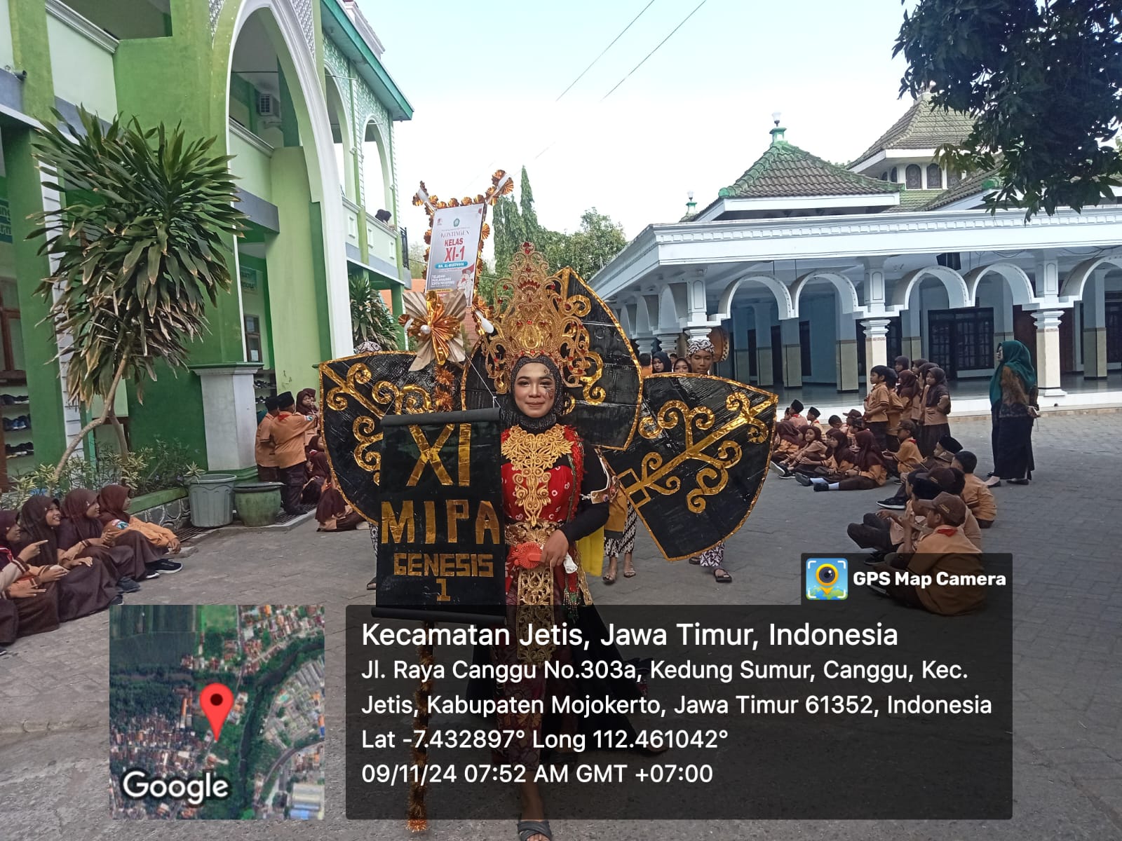 MTs Al-Musthofa Gelar Pawai Hari Pahlawan dengan Tema “Teladani Pahlawanmu, Cintai Negerimu”