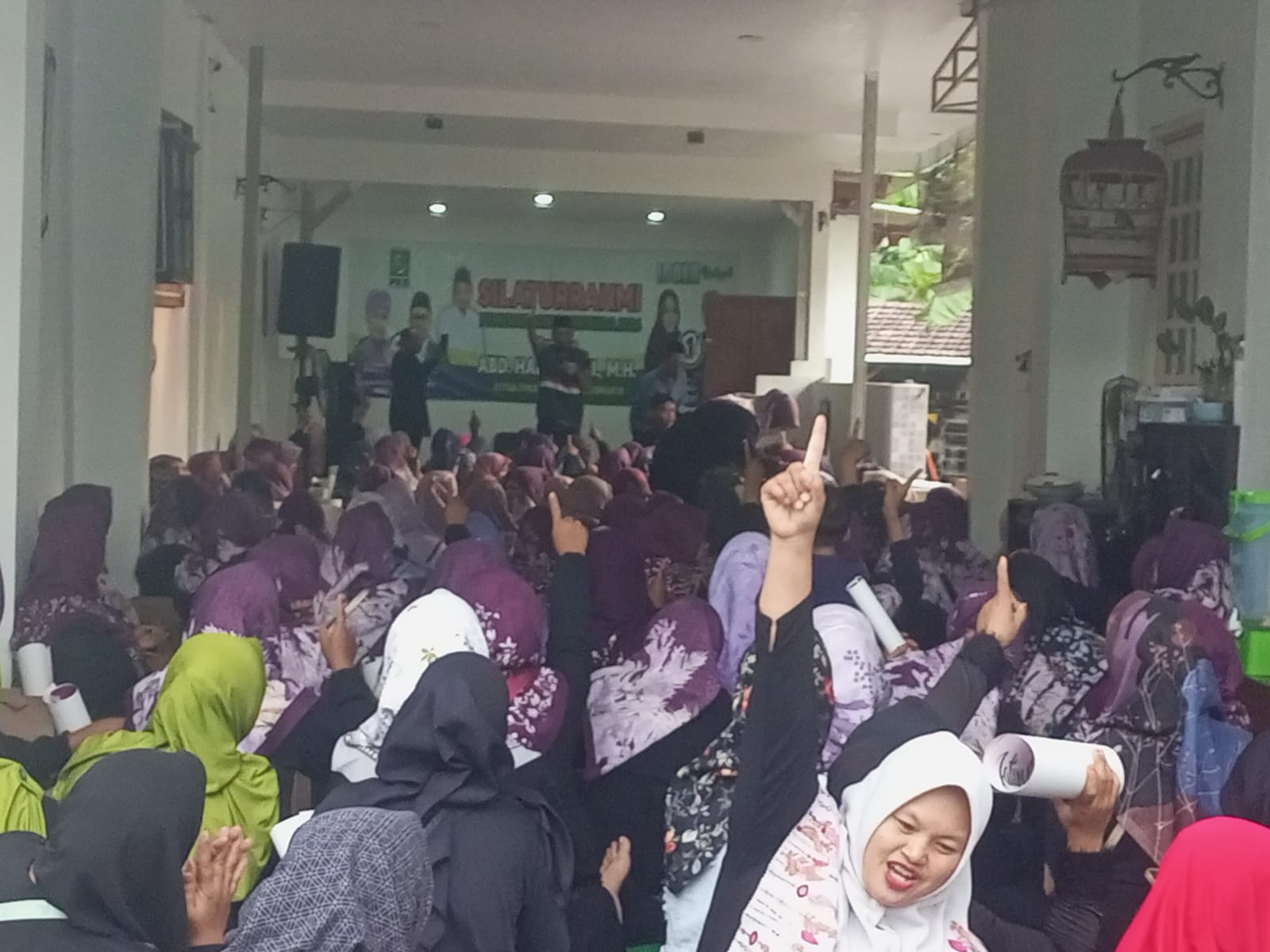 Calon Bupati Ikfina Fahmawati, M.Si Silaturahmi dengan Warga Desa Wates Umpak, Warga Siap Menangkan Nomor Urut 1