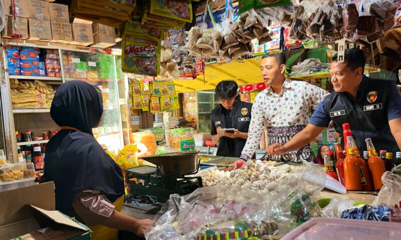 Polisi Bersama TPID Kabupaten Bojonegoro Sidak Pasar Tradisoinal Jelang Ramadhan