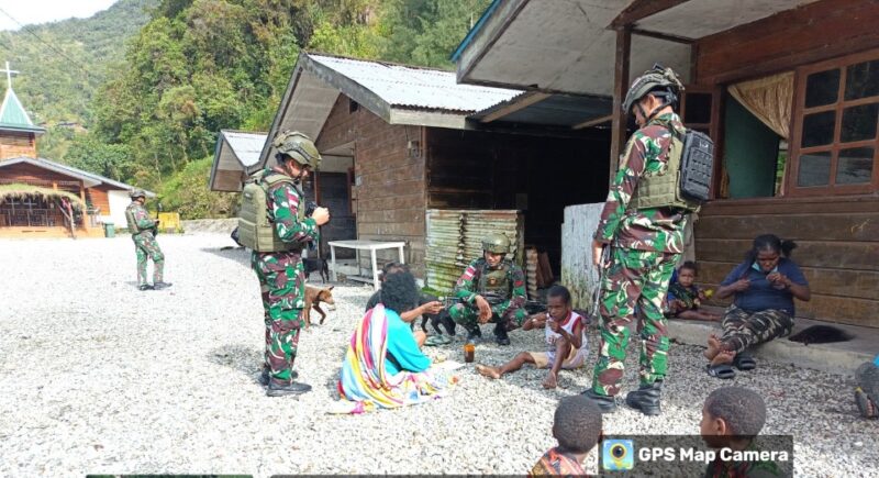 Edukasi Program Pemerintah, Personil Satgas Yonif 611/ Awang Long Laksanakan Komunikasi Sosial Dengan Warga Tembagapura