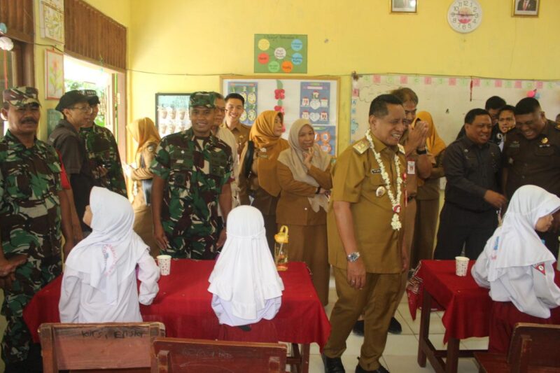 Hari Ini Di Wilayah Binaan Kodim 1009/Tanah Laut Dilaksanakan Uji Coba Makan Bergizi Gratisan Di UPTD SDN 1 Pabahanan