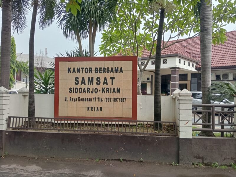 Berikan Pelayanan ke Masyarakat Yang Terbaik Samsat Krian .