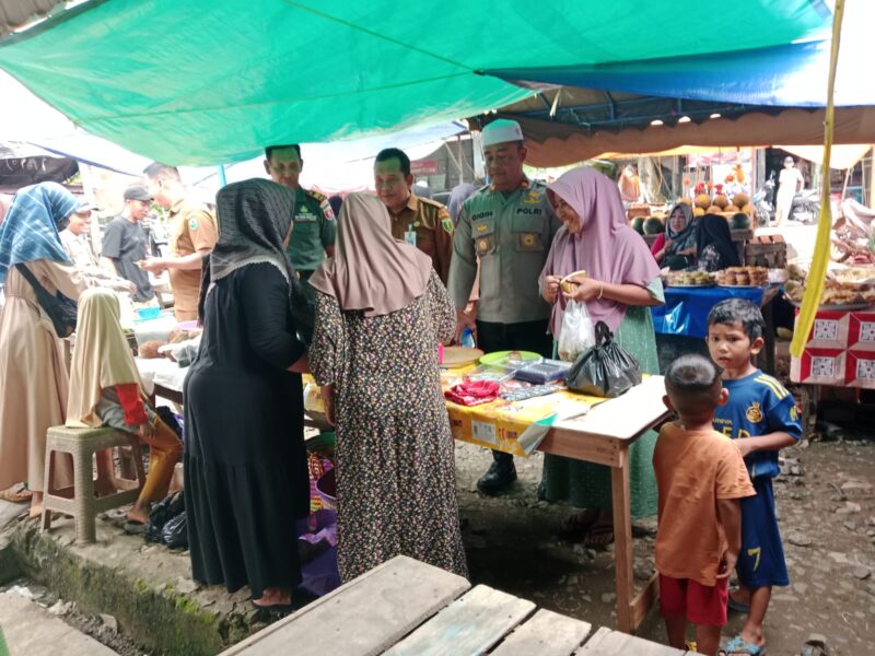 Forkopimcam banua lawas tinjau keamanan pasar ramadhan di desa arba