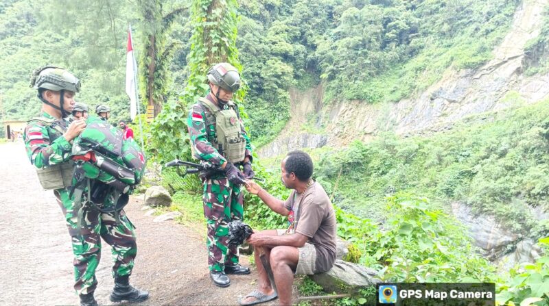 Satgas Yonif 611/Awang Long, Melalui Jum’at Berkah Pererat Hubungan TNI dan Masyarakat
