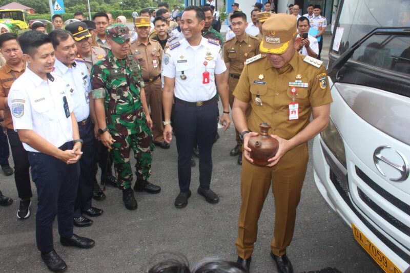 Dandim 1009/Tanah Laut Menghadiri Acara Peresmian Rerouting Angkutan Perintis Damri Kabupaten Tanah Laut