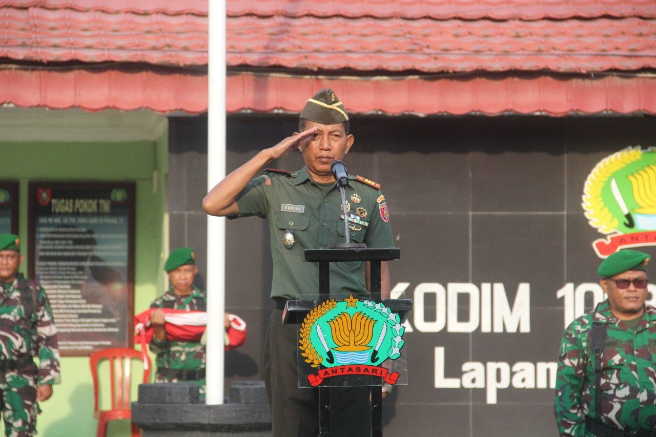 Kapten Inf Fendri Riyanto Pimpin Upacara Bendera, Tegaskan Disiplin Prajurit dan Kekompakan