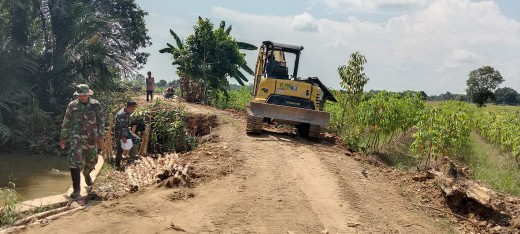 Efisiensi Pembangunan Jalan, Dansatgas TMMD HST Datangkan Excavator