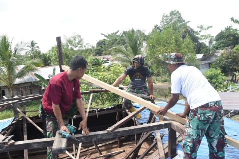 Satgas TMMD Kodim 1002/HST Gerak Cepat Rehab Langgar Darussalam di Haruyan