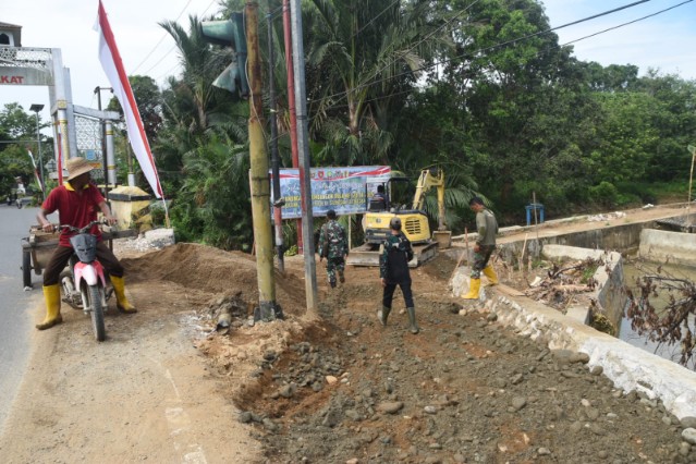 Satgas TMMD HST Optimalkan Pengerjaan Jalan dengan Alat Berat