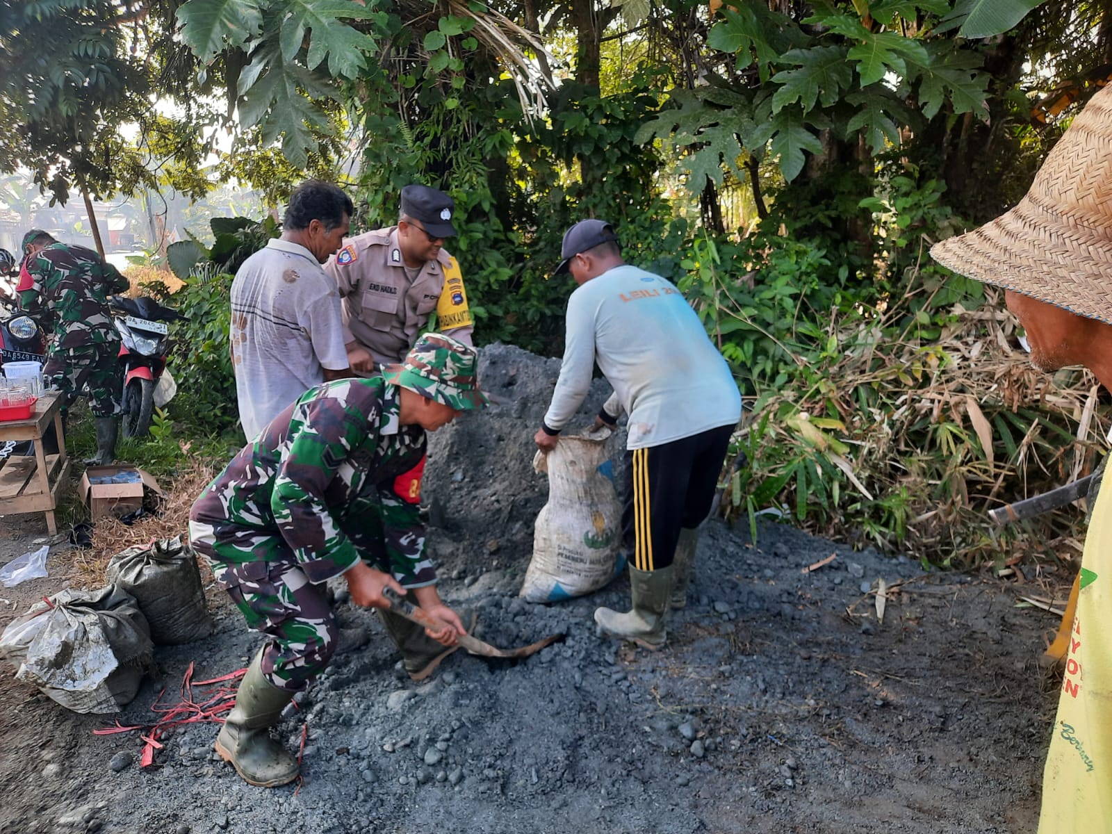 TMMD ke-124: Gotong Royong TNI-Rakyat Jadi Kekuatan Pembangunan di Hulu Sungai Tengah