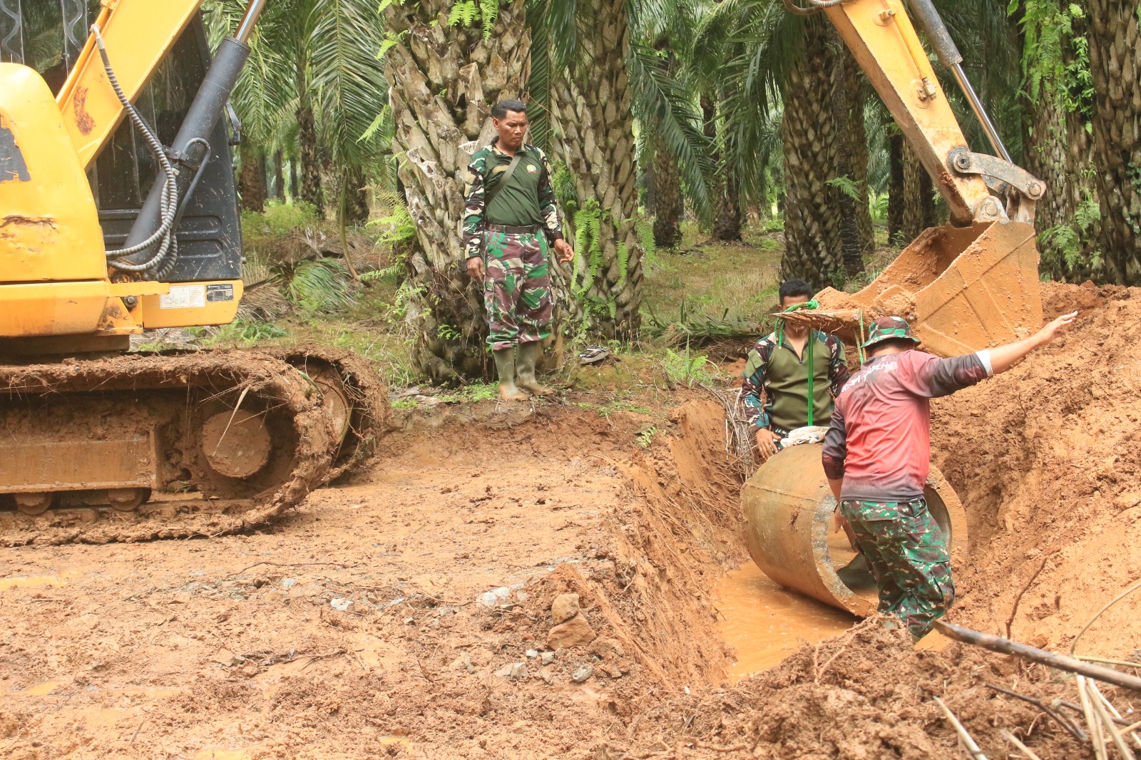 Selain Box Culvert Pemasangan Gorong-Gorong Juga Dilaksanakan Satgas TMMD Ke-124 Kodim 1009/Tla