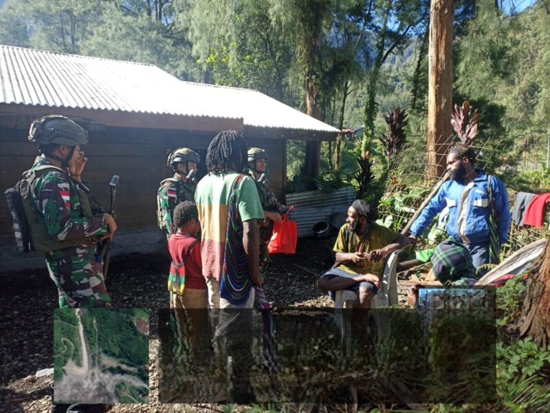 Satgas Yonif 611/Awang Long, Jum'at Berkah, Momentum Ciptakan Hubungan Harmonis