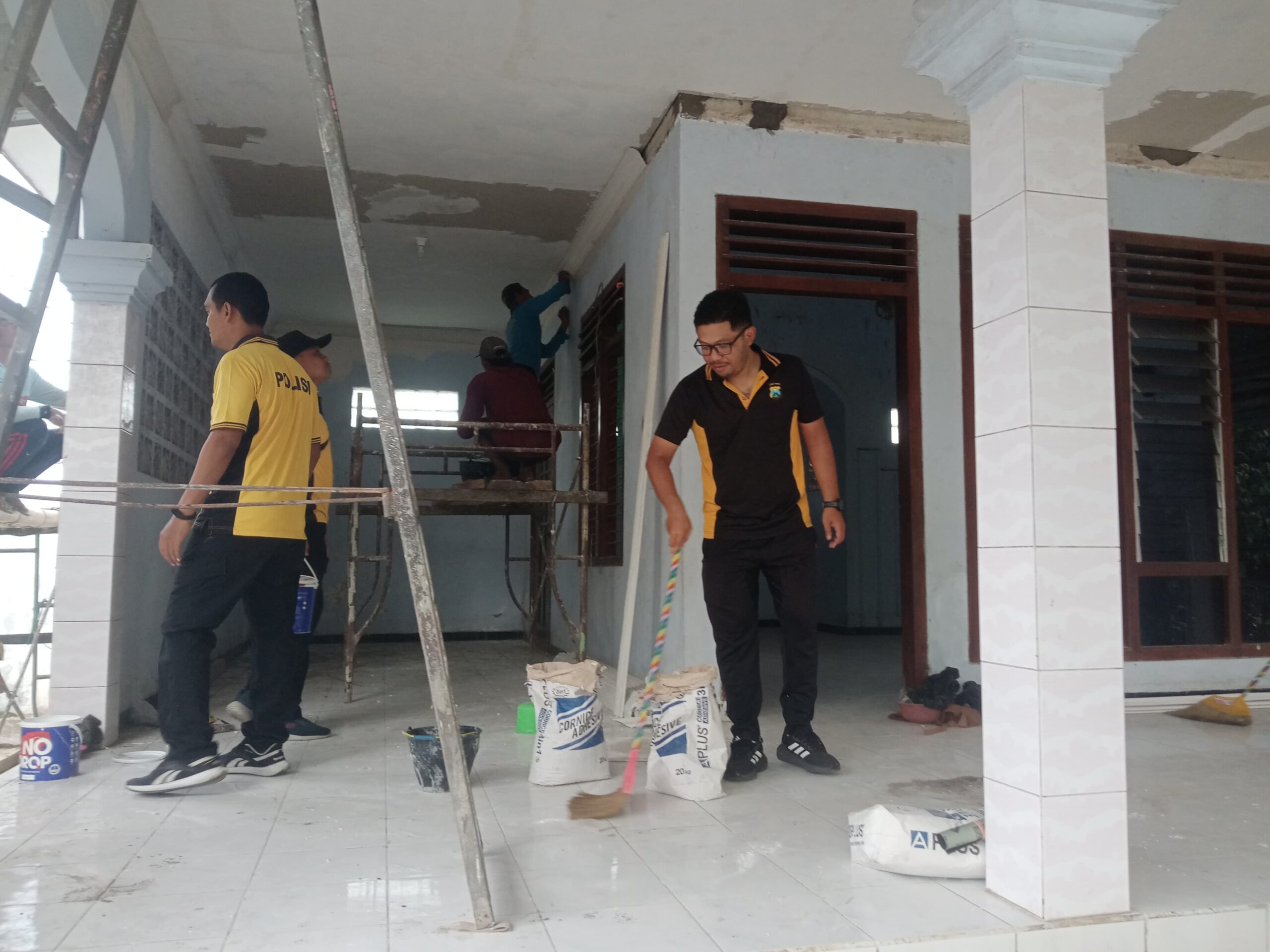 Polres Kediri Peduli, Mushola yang Tersambar Petir di Sitimerto Direnovasi