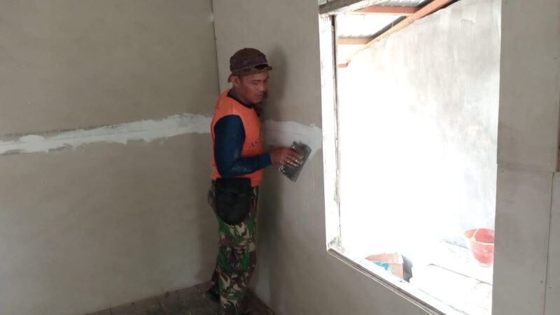 Rehab Langgar Darussalam oleh TMMD ke-124 Kodim 1002/HST Capai Tahap Pemasangan Kalsiboard Dinding