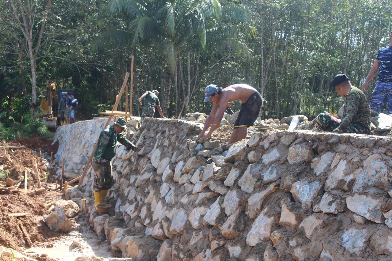 Satgas TMMD Ke-124 Kodim 1009/Tanah Laut Kebut Pengerjaan Siring Kiri Kanan Box Culvert