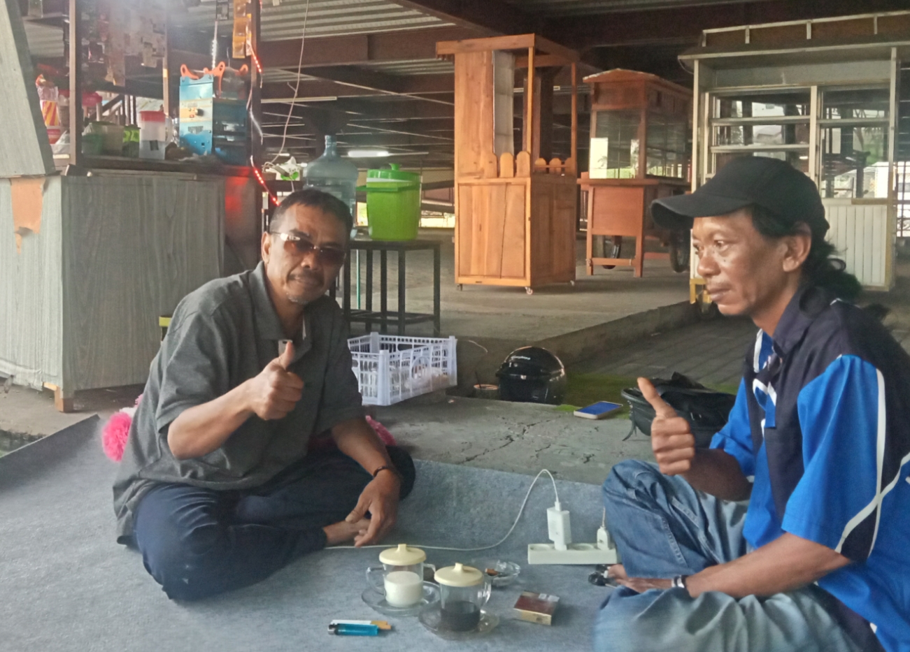 Pimpinan Redaksi Target-24jam.com Jeky Ridwan Ngopi Santai Bareng Cak Mad di Gunung Gedangan Mojokerto